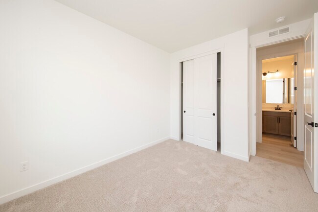 Building Photo - 2699 N Lithodora Ave