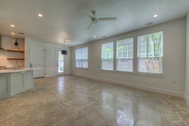 Building Photo - UT PRE LEASE: Newly Constructed: Luxury 4 ...