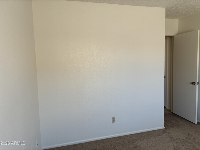 Building Photo - 10820 W Wagon Wheel Dr