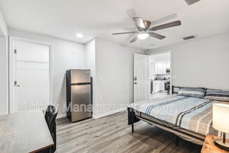 Building Photo - 10033 Brunswick Ln