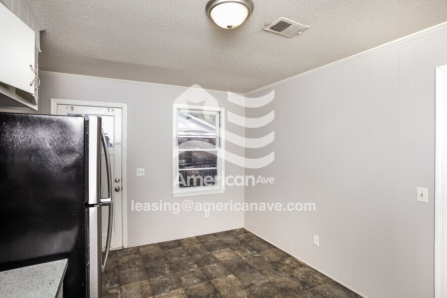 Building Photo - 117 Westbridge Rd