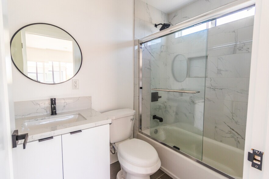 Building Photo - 4507 1/4 W 18th St