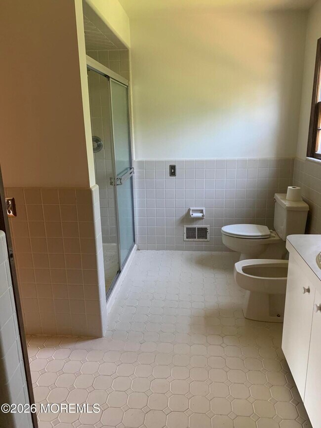 Building Photo - 2 Carbury Rd