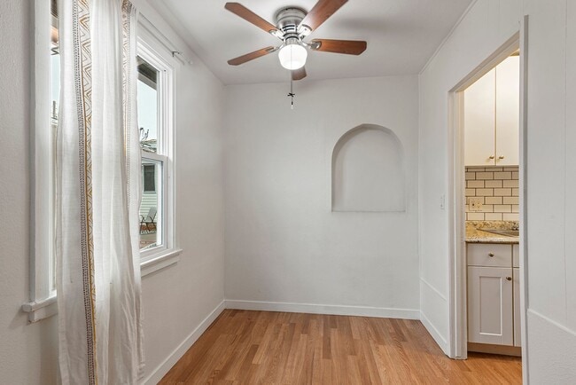 Building Photo - 4025 La Salle St