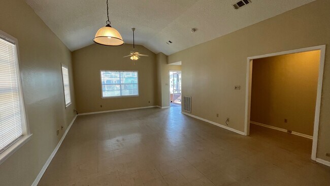 Building Photo - 1523 Avenue O