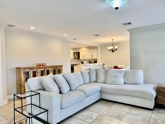 Building Photo - 10577 Santa Laguna Dr