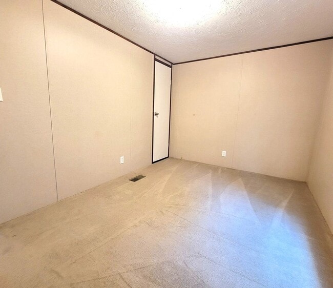 Building Photo - Peaceful country-style - 2 Bedroom, 2 Bath Private Home