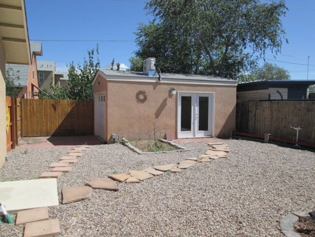 Building Photo - Cute Casita Close to Downtown/Old Town/Saw...