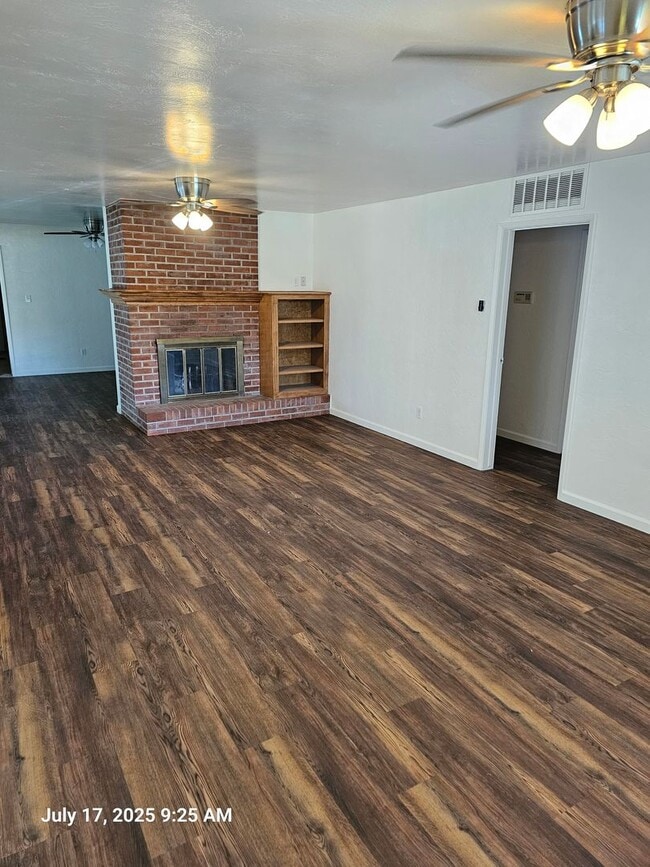 Building Photo - 705 N G St