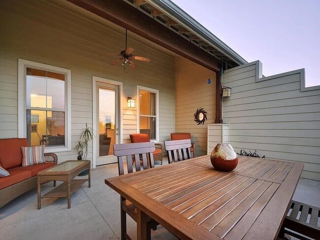 Building Photo - 2520 Bluebonnet Ln