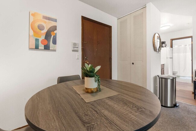 Building Photo - 2601 University Ave