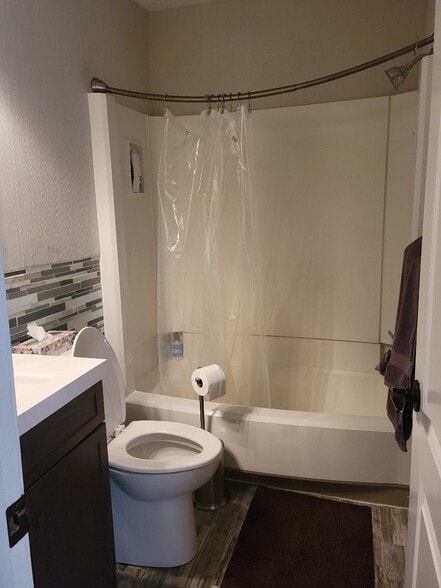 Building Photo - 305 Jasper Dr