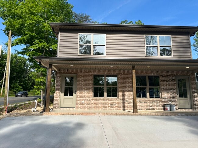 Building Photo - 320 Warrenfells St