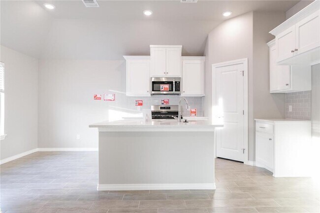 Building Photo - Brand new! Very Nice 3 bedroom 2 bath home in Choctaw schools