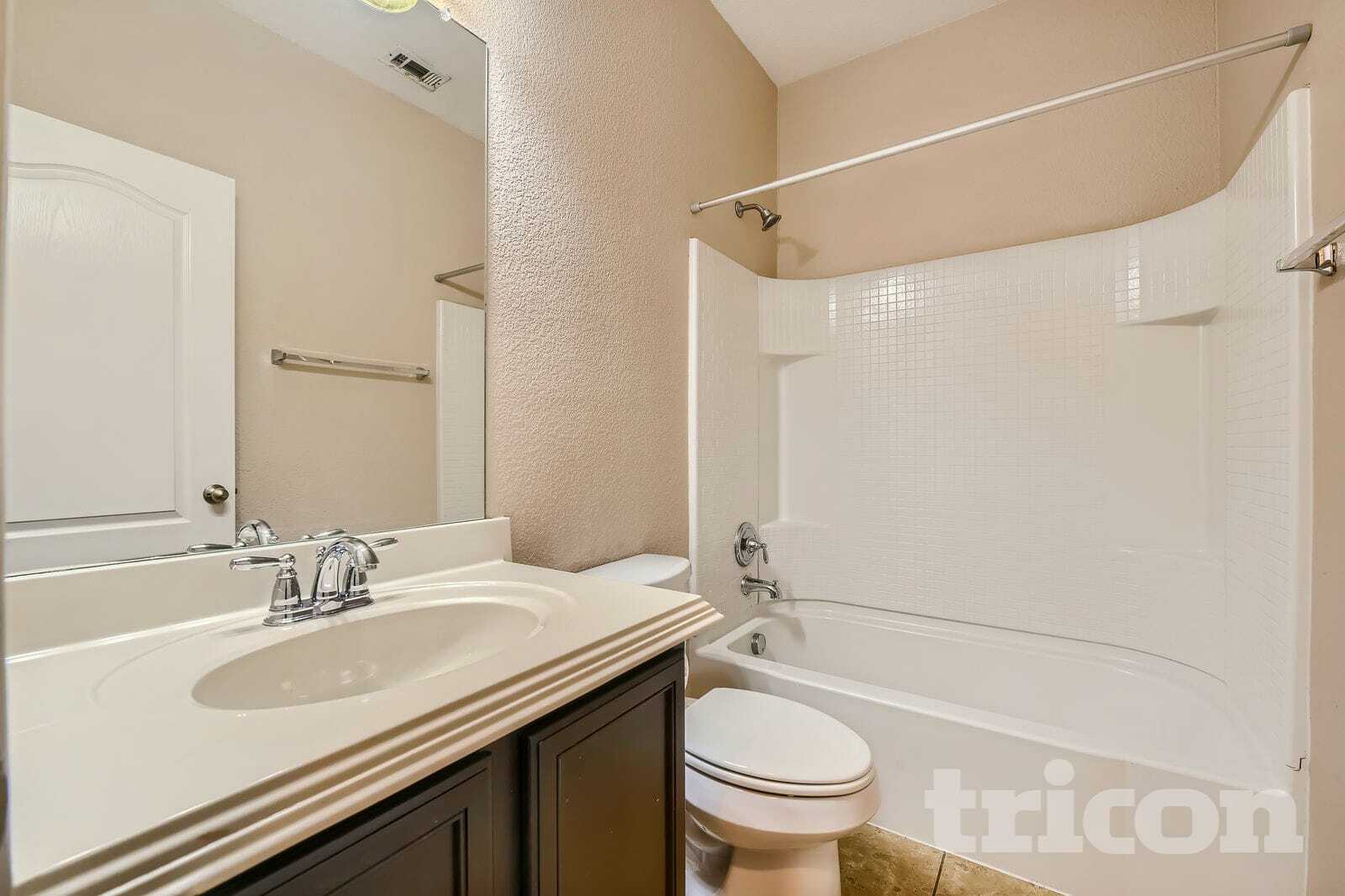 Building Photo - 1735 Oak Glen Dr