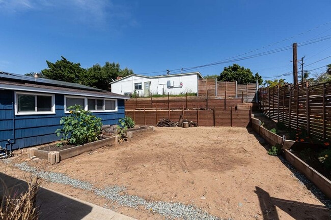 Building Photo - ** AMAZING ALLIED GARDENS 3/2 HOME 2 CAR G...