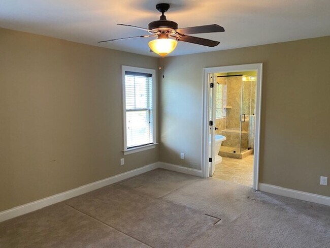 Building Photo - 1352 Legendary Ln