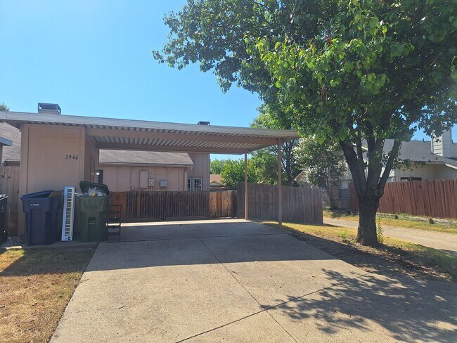 Building Photo - 3944-3946 Queens Ct