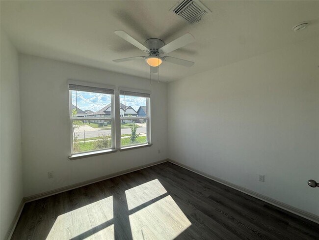 Building Photo - 235 Sweetwater Crk Ln