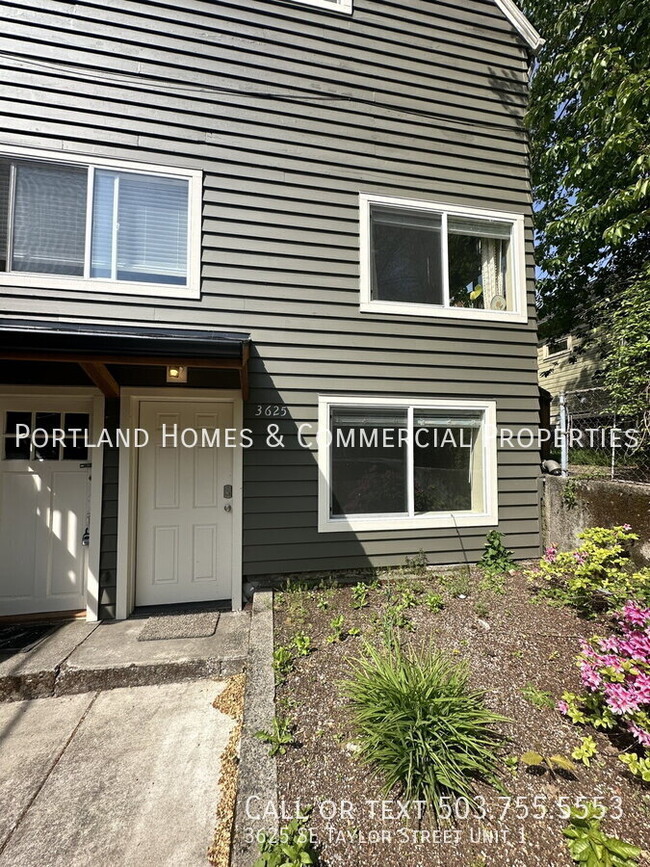 Building Photo - 3625 SE Taylor St