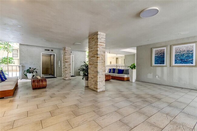 Building Photo - 500 N Osceola Ave