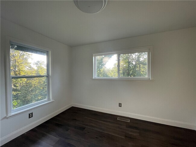 Building Photo - 42 Hope Dr