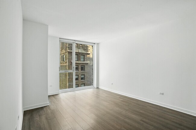Building Photo - 133 N Dearborn St