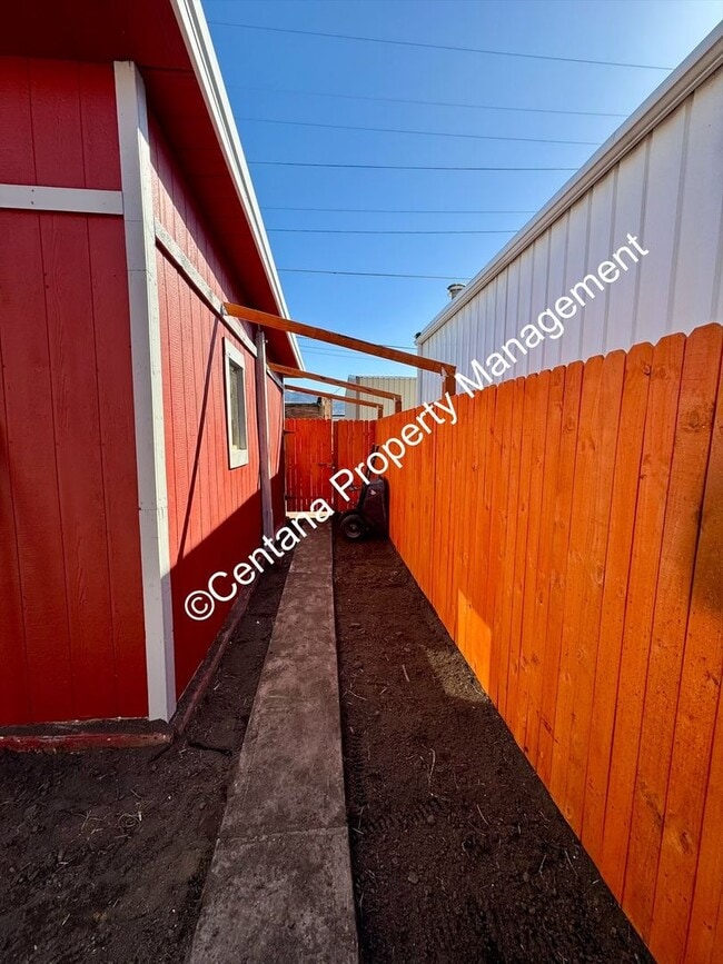 Building Photo - 932-934 Utah