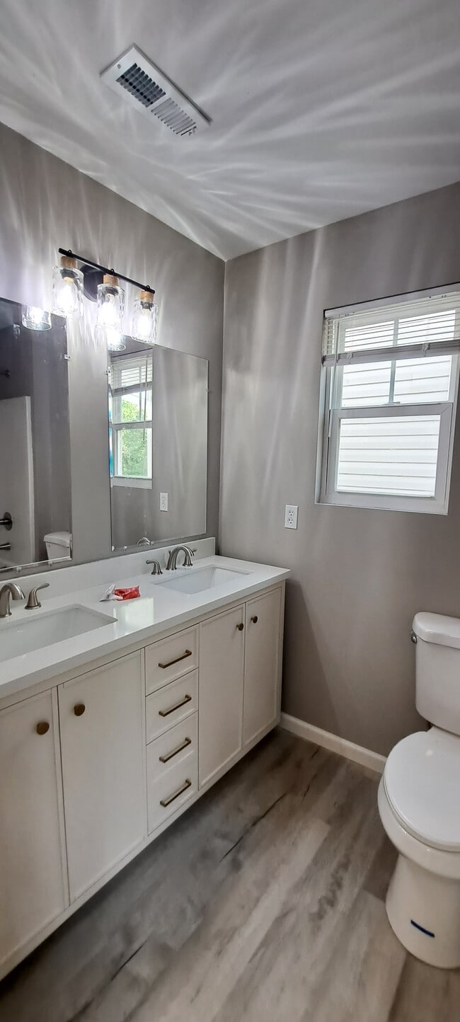 Building Photo - 9117 Cedarpark Ln NW