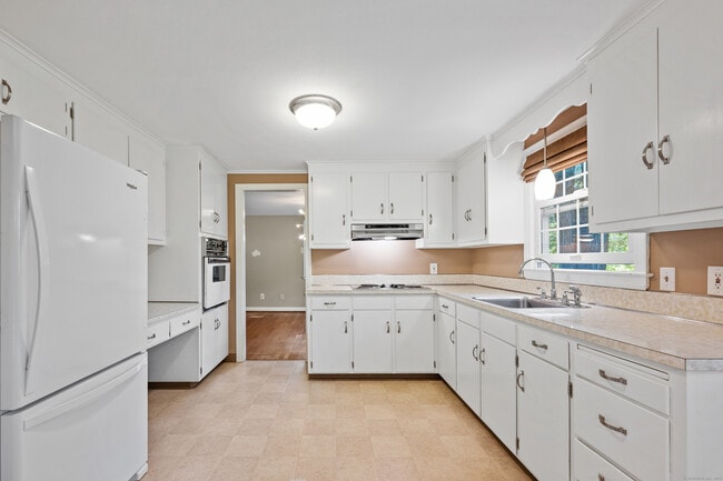 Building Photo - 135 Brookside Rd