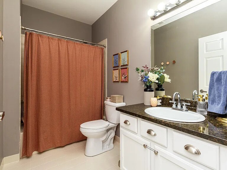 Building Photo - 5439 Twin Oaks Dr