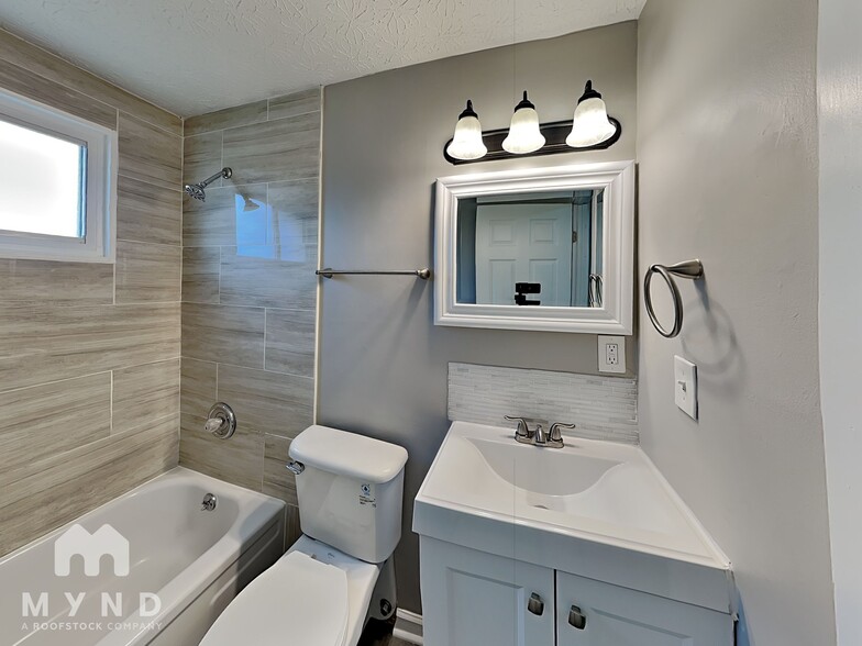 Building Photo - 6200 Maple Canyon Ave