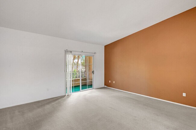 Building Photo - Great 2 bedroom 2 bathroom condo in gated community in Summerlin!