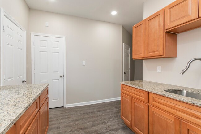 Building Photo - 917 W Duncannon Ave