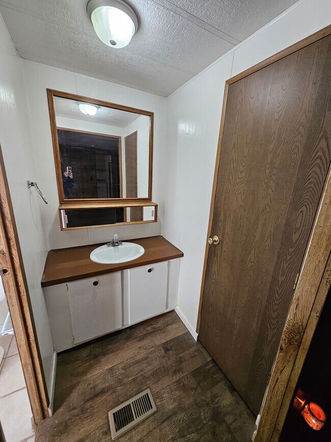 Building Photo - Newly Renovated 2 Bedroom Mobile in Bullhead City