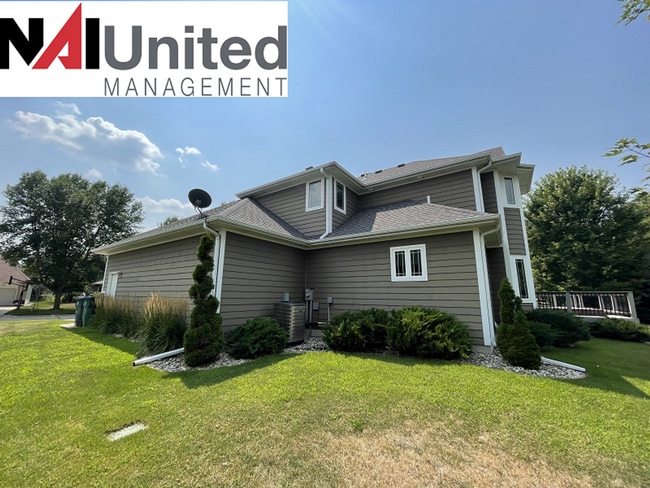 Building Photo - 6 bedroom, 4 bathroom, 3 car garage home - Available 7/1/2026