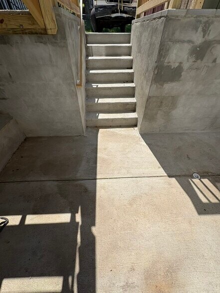 Stairs To Driveway - 1109 Chicago St SE