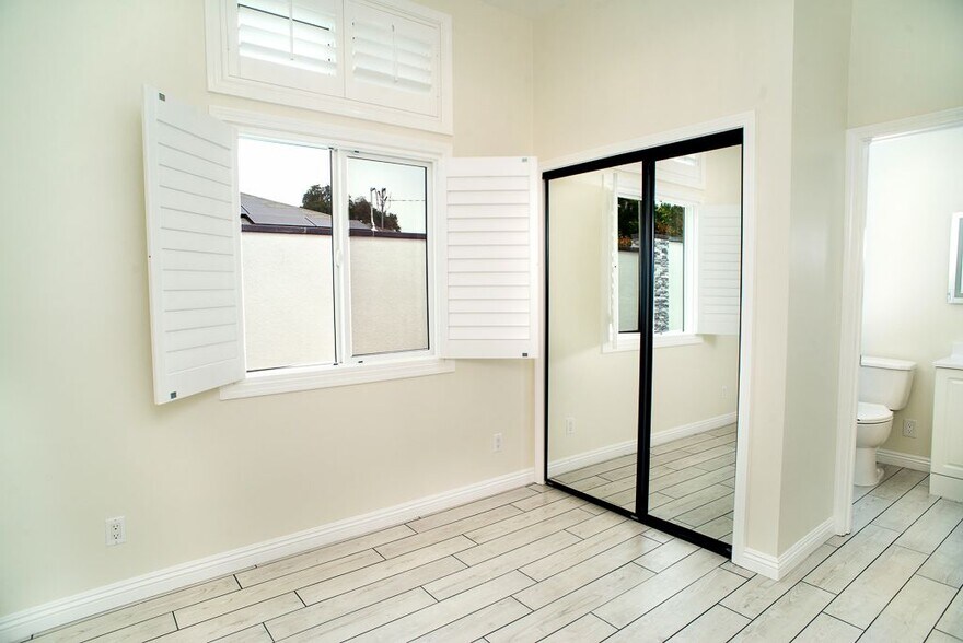 Building Photo - 13310 Glenoaks Blvd