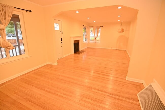 Building Photo - 1394 Forrestal Ave
