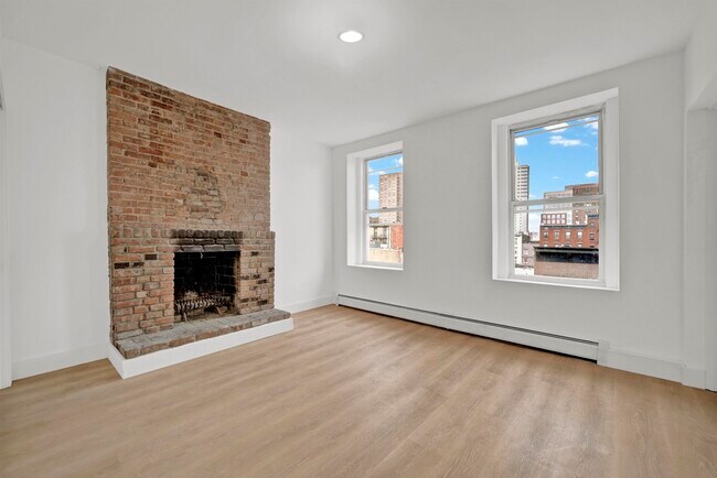 Building Photo - 206 Bloomfield St