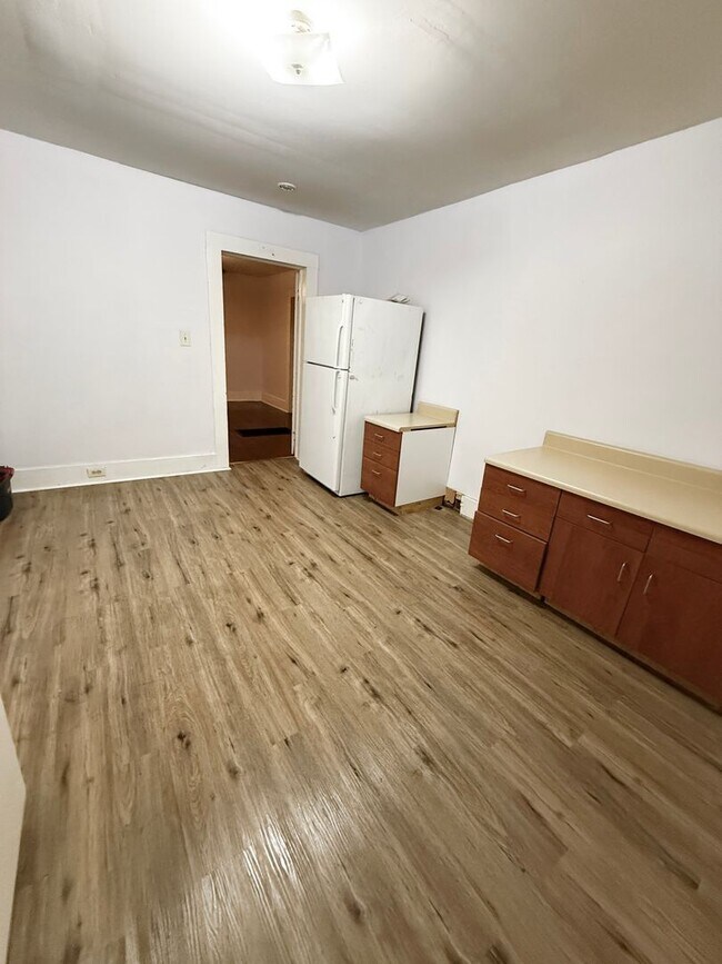 Building Photo - 506-506 Kingston Ave NE