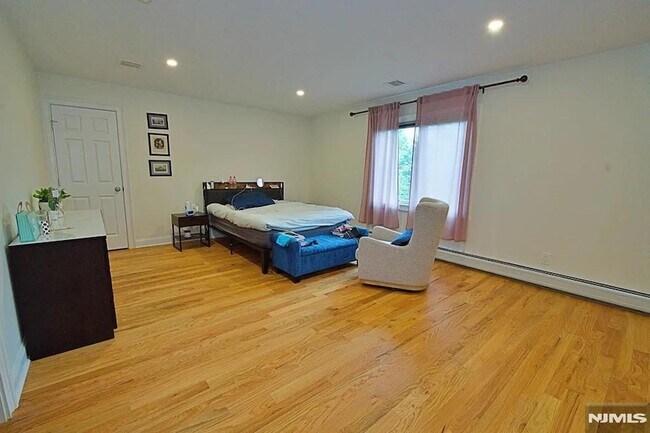 Building Photo - 2408 Hammett Ave