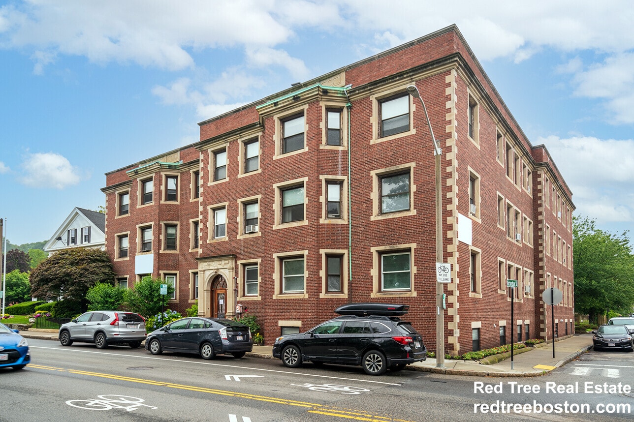 Building Photo - 457 Centre St