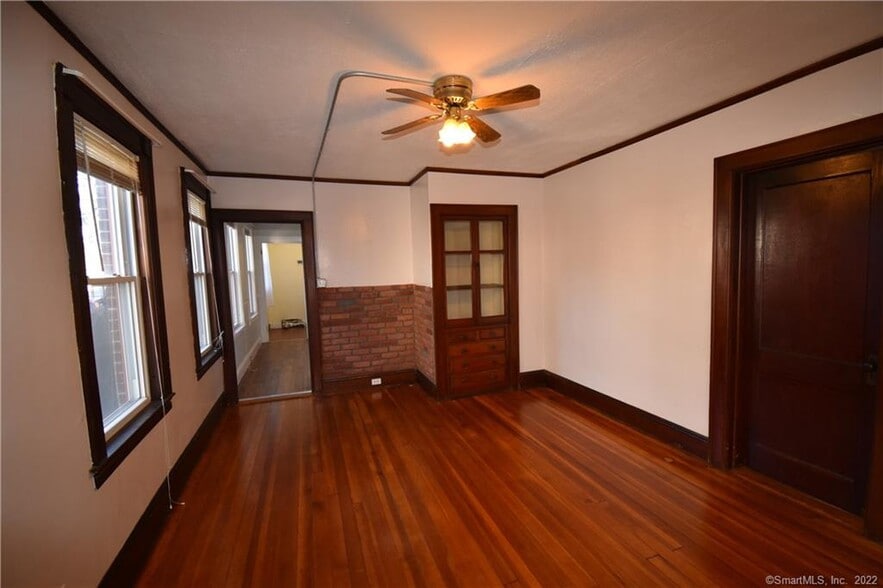 Building Photo - 73 Center St