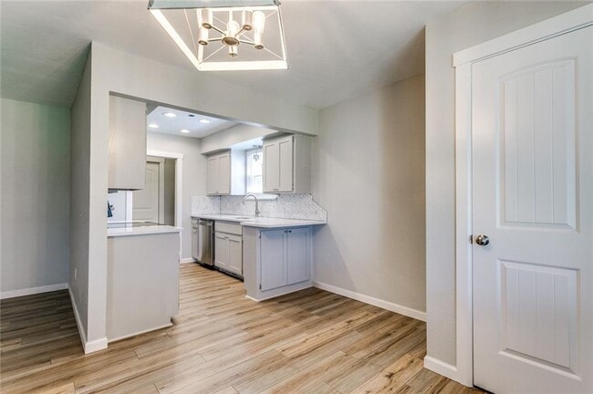 Building Photo - 1022 Garden Grove