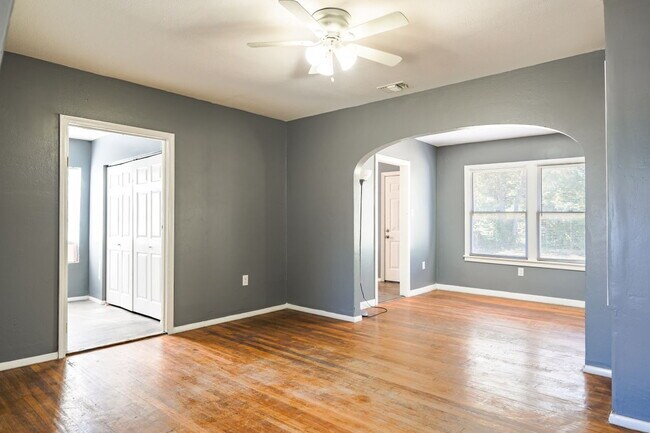 Building Photo - Casas De Kevin