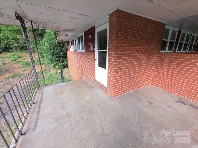 Building Photo - 1444 Academy St