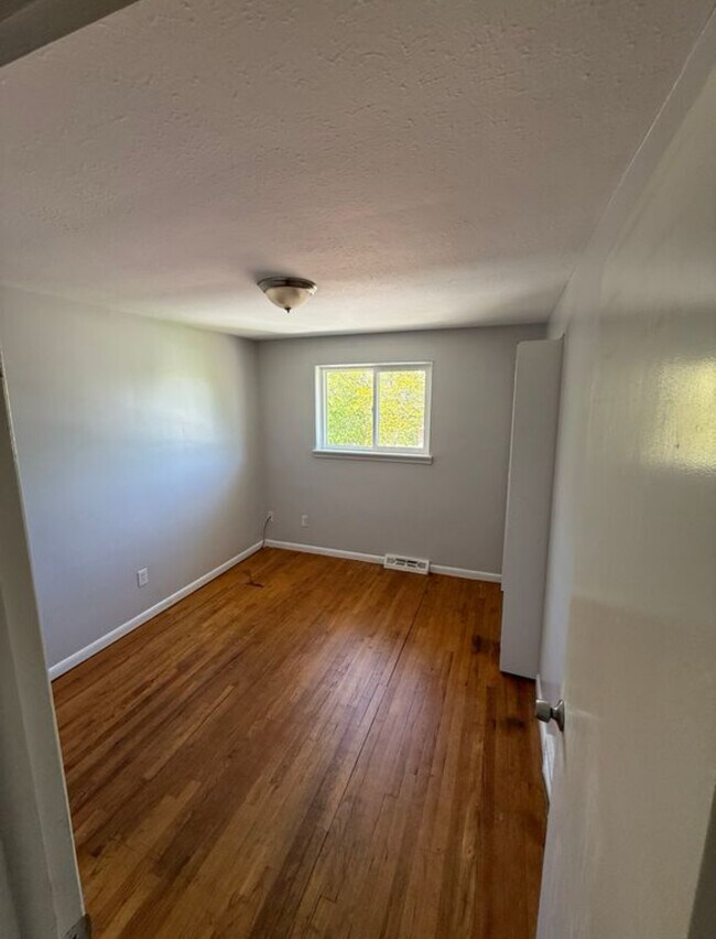 Building Photo - 8215 Crudele Dr
