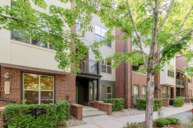Building Photo - 418 S Reed Ct