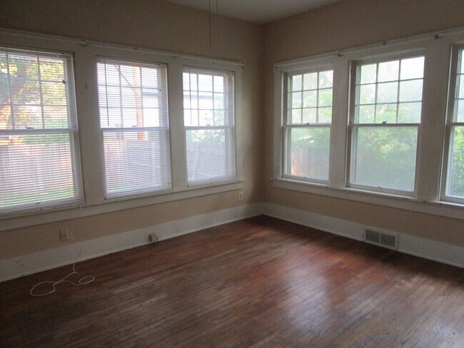 Building Photo - 607 N Juliette Ave